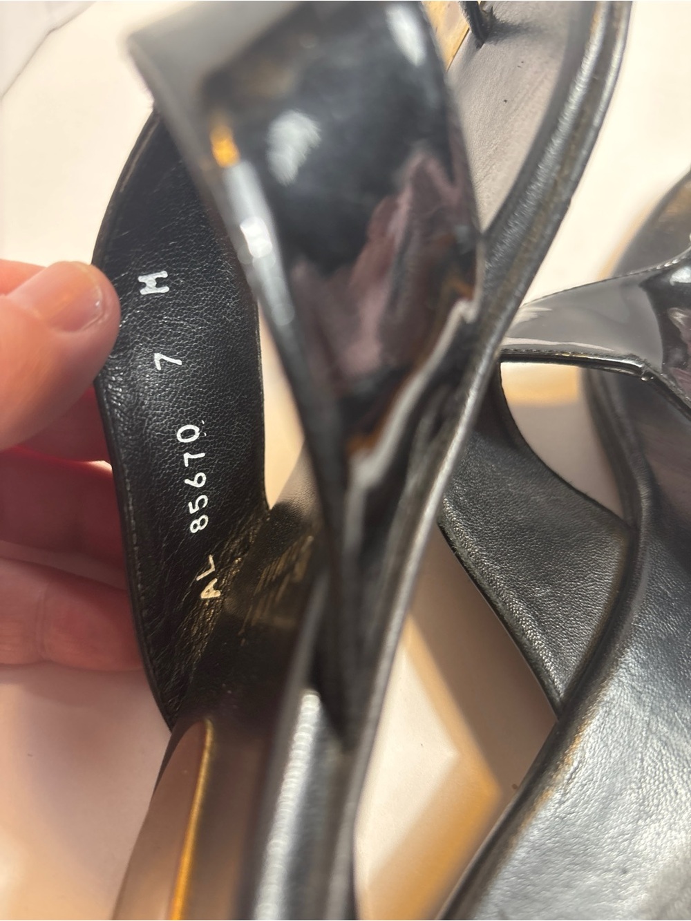 Stuart Weitzman Black Patent Leather T-Strap Sandals Not Professionally Cleaned - Picture 2 of 5
